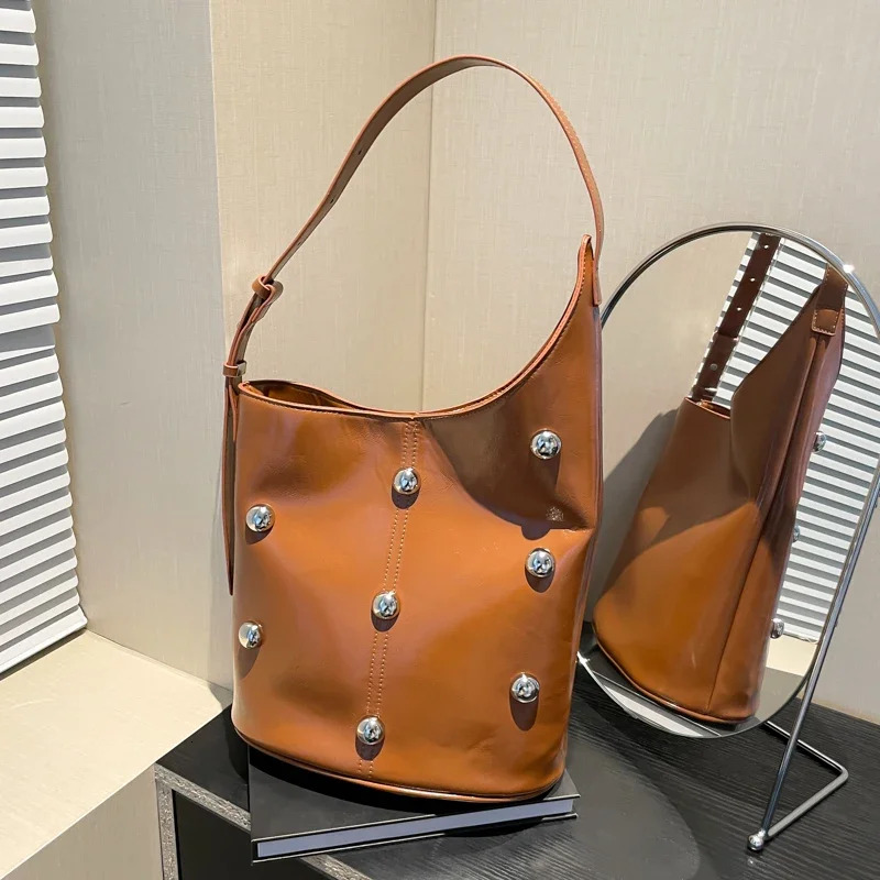Designer Solid Color Rivet PU Bucket Bag Popular Fashion Crossbody Bag Leather Lightweight Waterproof Multifunctional Handbag