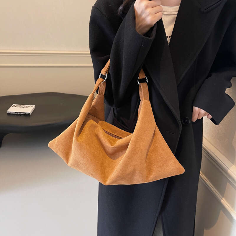 Small niche design single shoulder crossbody for women retro high-end feeg large capacity commuting dumpg bag 2024 new casual versatile fashion clothi