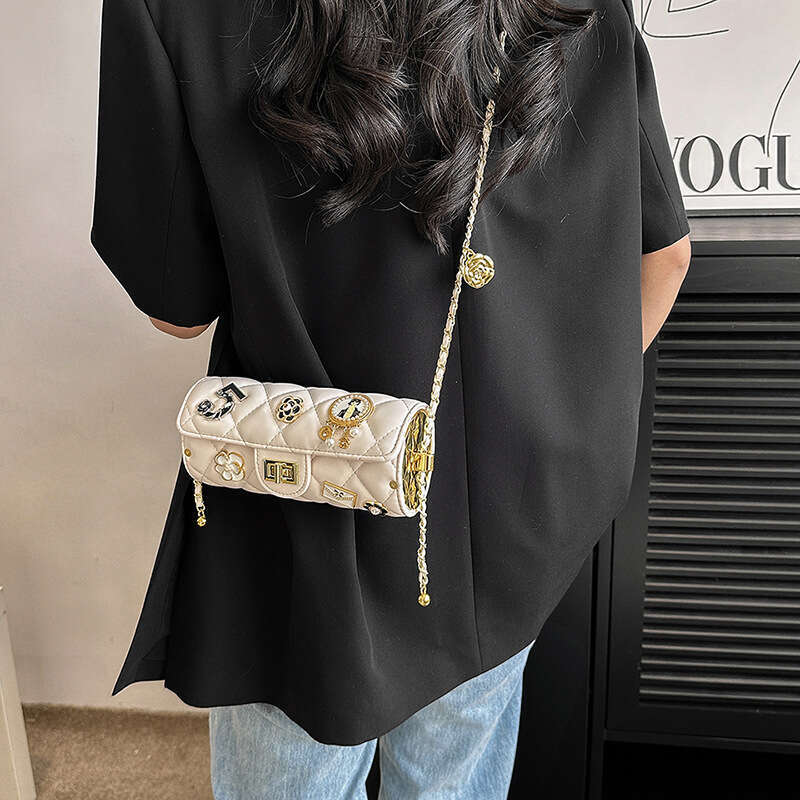 Internet celebrity trendy cool bag for women, niche design badge, crossbody cydrical high-end feeg chain shoulder bag, 2024 new casual fashion trend c