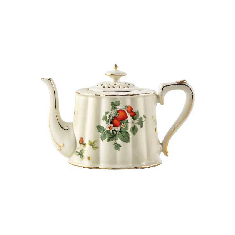 High end retro coffee cup set ceramic European gold French restaurant afternoon tea kettle board strawberry Y241214
