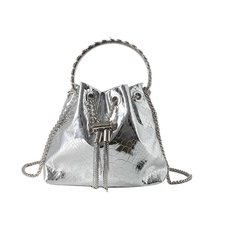 Internet celebrity super hot draw with bucket women's unique bright face spicy girl handbag, evening wear high-end sense, single shoulder crossbo