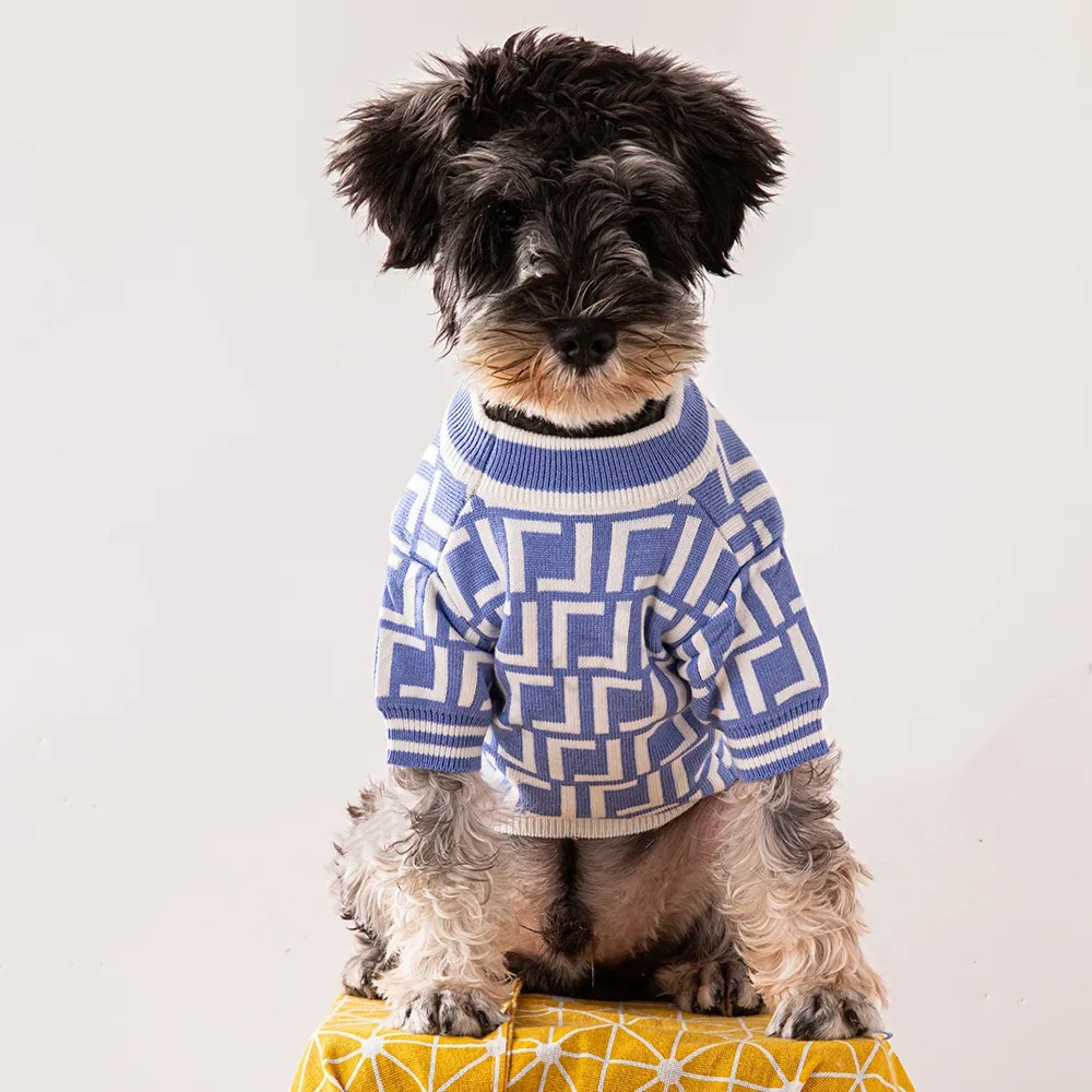 2025 new Designer Pet Brown Red Classic Dashed Letter Coat Pure Cotton Winter Warm Cat Sweater Dog Clothing