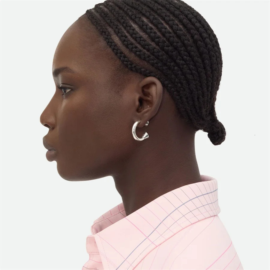 Vintage Fashion Metal Ring Earrings for Women Niche Trend Light High-end Top Banquet Accessories Jewelry Gifts 241214