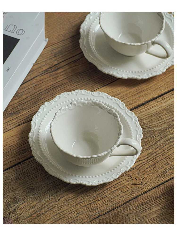 French embossed ceramic coffee cup with cutlery luxurious retro afternoon tea cup solid latte cup for home use 2-piece set Y241214