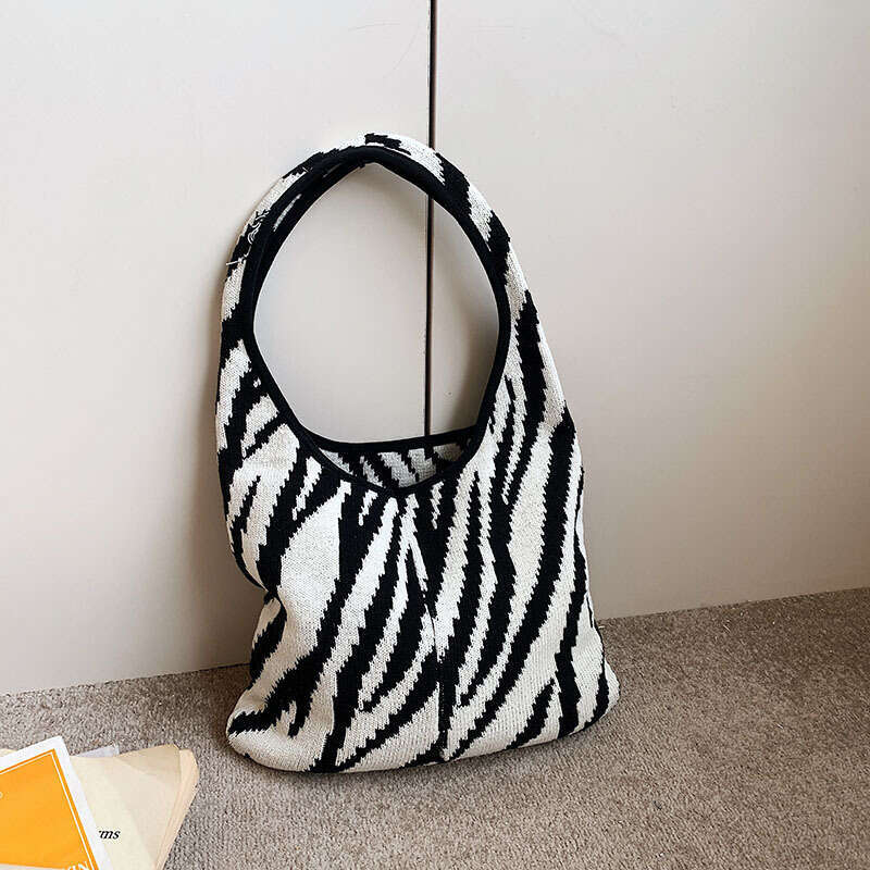 Internet celebrity niche artistic knitted for women lightweight and large capacity single shoulder armpit commuting bag wholesale 2024 temperament ver