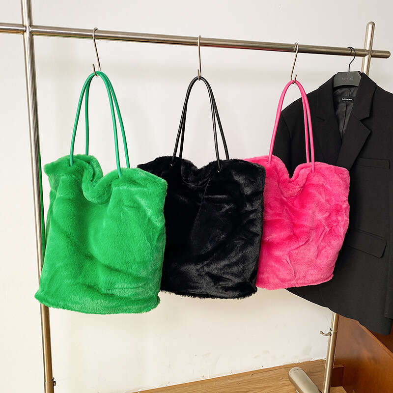 Plush Bag for Women with High Texture and Large Capacity Commuting Fury Underarm One Shoulder Tote Bag, 2024 Style Versatile New Trendy Clothing Ins