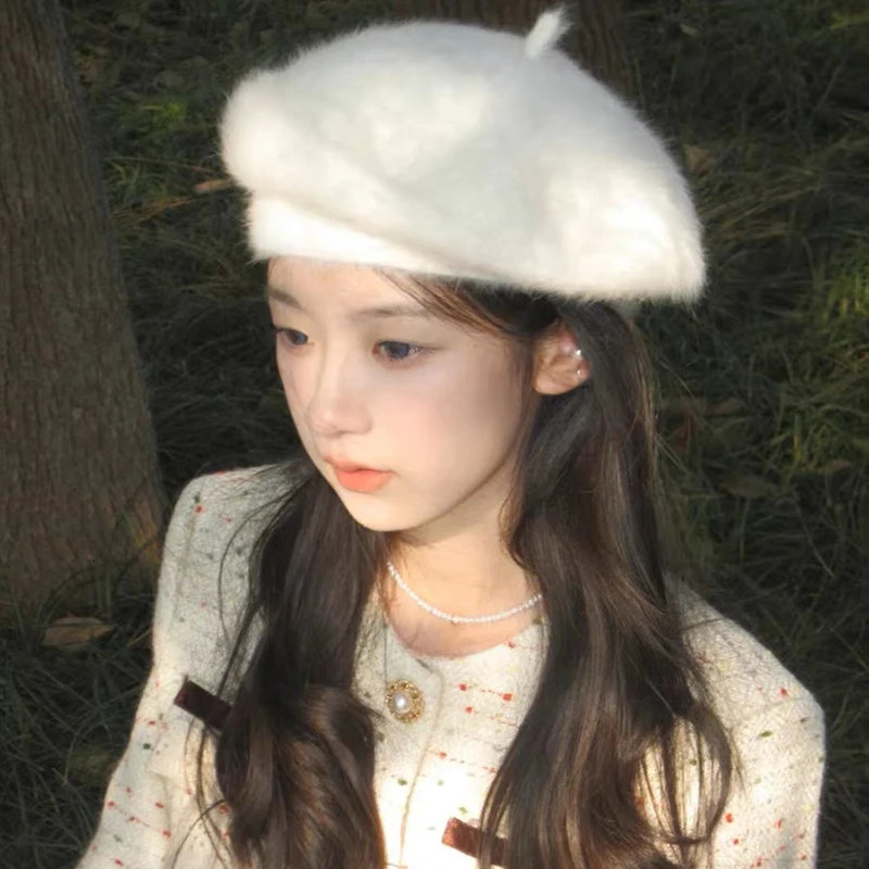 Autumn and Winter Thick Plush Beret Womens White Soft Rabbit Fur Warm Fashion Street Clothing Artist Painted Hat 241210