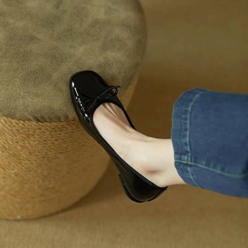 Retro womens shoes summer 2024 trend fashion elegant smooth groove red temperature Sandalia square toe shoes 241213