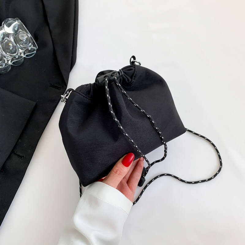 Internet celebrity nylon small bag for women, Korean style simple drawstr bucket sle shoulder crossbody phone bag, 2024 new casual versatile fashion