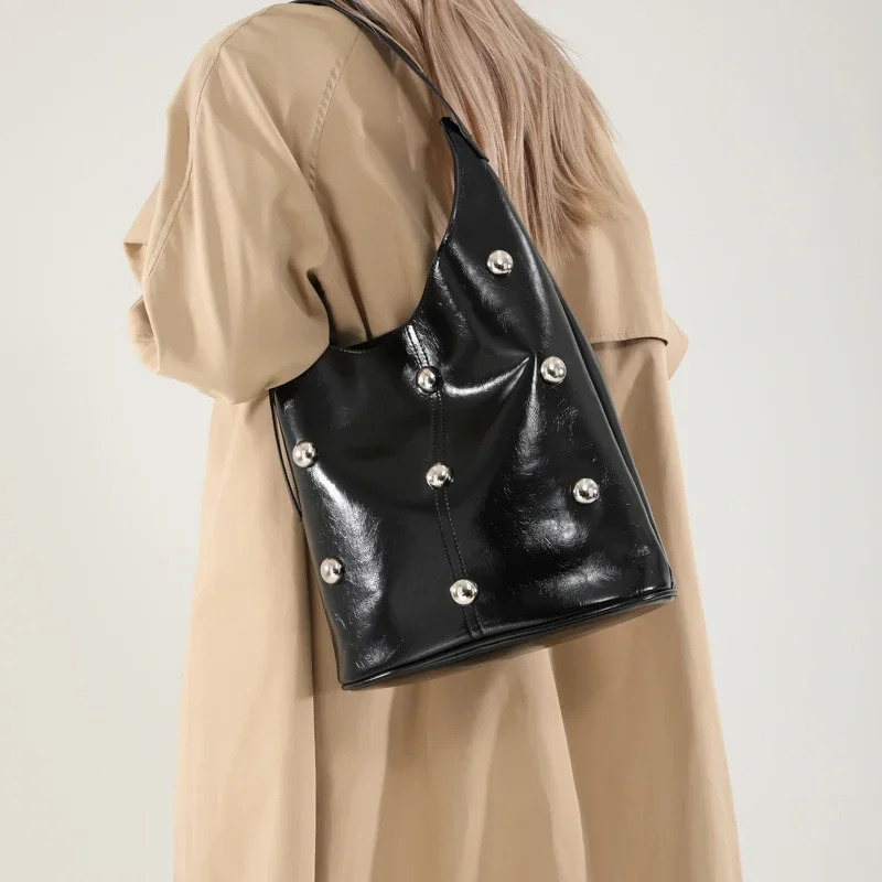 Designer Solid Color Rivet PU Bucket Bag Popular Fashion Crossbody Bag Leather Lightweight Waterproof Multifunctional Handbag