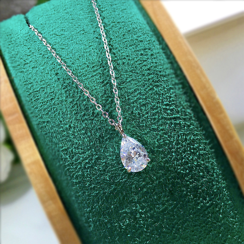 Choucong Elegant Water Drop Pendant Luxury Jewelry 925 Sterling Silver Pear Cut White Lab Moissanite Diamond Fashion Women Wedding Clavicle Necklace G