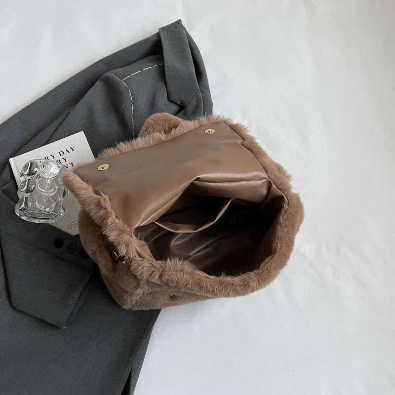 High quality hand-held commuting bag for women, super popular model, large capacity plush shoulder crossbody bag, 2024 new casual fashion trend clothi