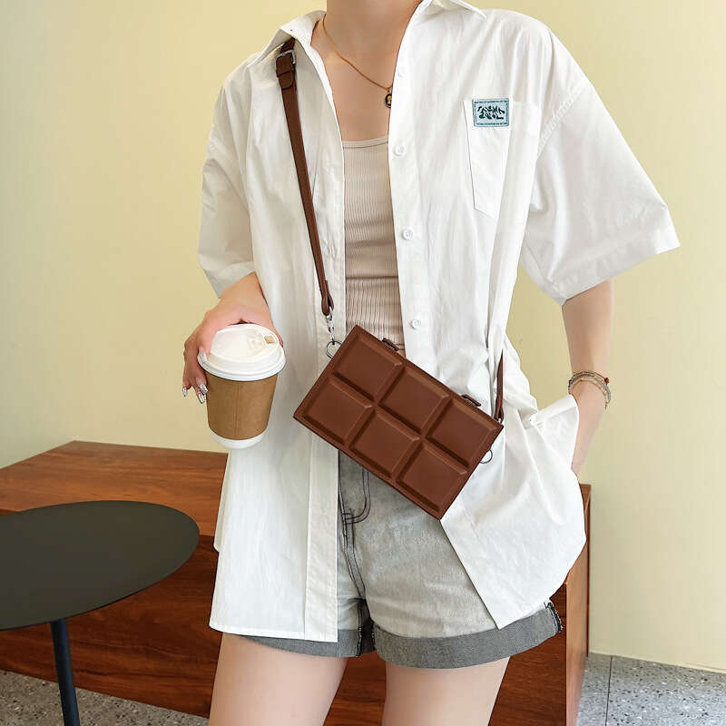 Ins popular box women's niche design, one shoulder crossbody tofu creative chocolate small square bag, 2024 new casual versatile fashion clothing