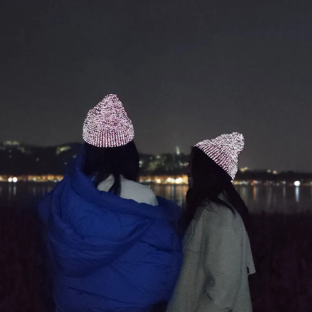 Neutral winter warm reflective beanies mens fashionable knitted street hat night fantasy shiny skull hat mens warm hat 241211