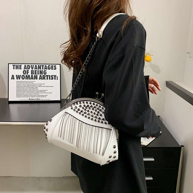 Popular women's high-end feeg, rivet tassel chain, one shoulder crossbody versatile, armpit clip, shell bag, 2024 new casual fashion trend clothi