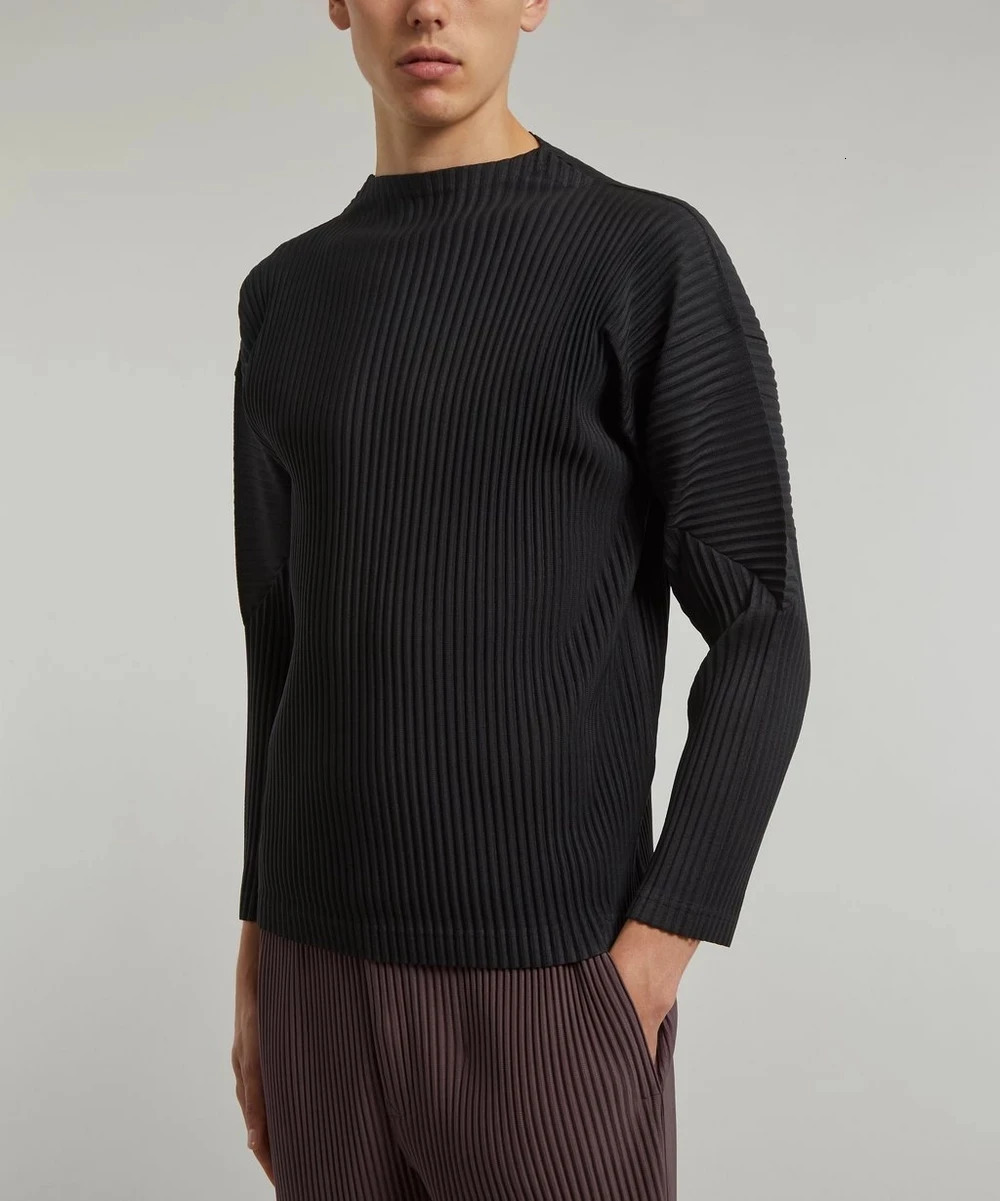 Miyake pleated mens long sleeved T-shirt fashionable classic black turtle neck top 241210