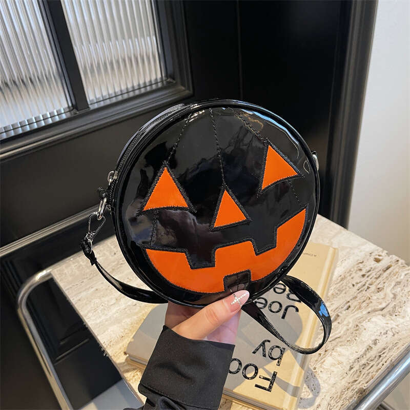 Small niche design, funny pumpkin personalized women's Halloween skeleton crossbody makeup bag, 2024 versatile temperament, new trendy clothing i