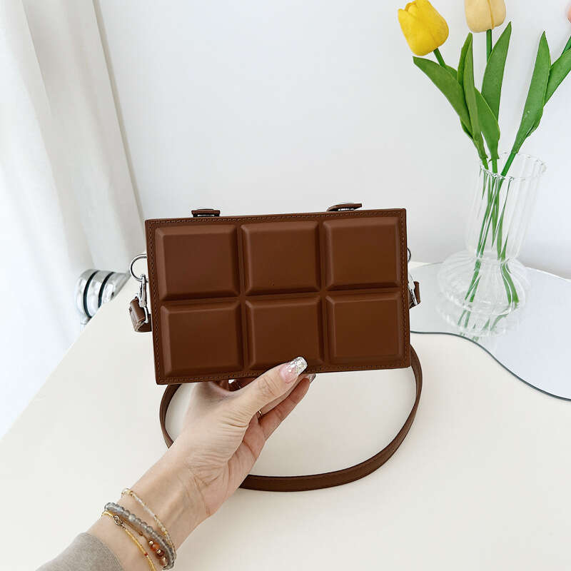 Ins popular box women's niche design, one shoulder crossbody tofu creative chocolate small square bag, 2024 new casual versatile fashion clothing