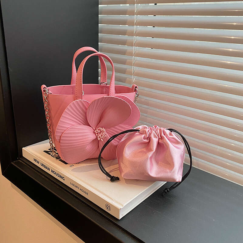 Cute small women's high-end feeg, three-dimensional wer hand-held bucket socialite banquet basket, crossbody bag, 2024 new casual versatile fashi