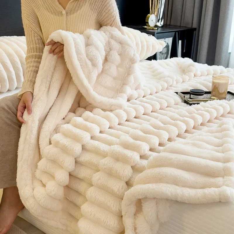 Bedsure Throw Blanket for Couch Thick Warm for Winter Sherpa Cozy Fleece Blanket for Bed Soft All Season Use Picnic Blanket Z241215