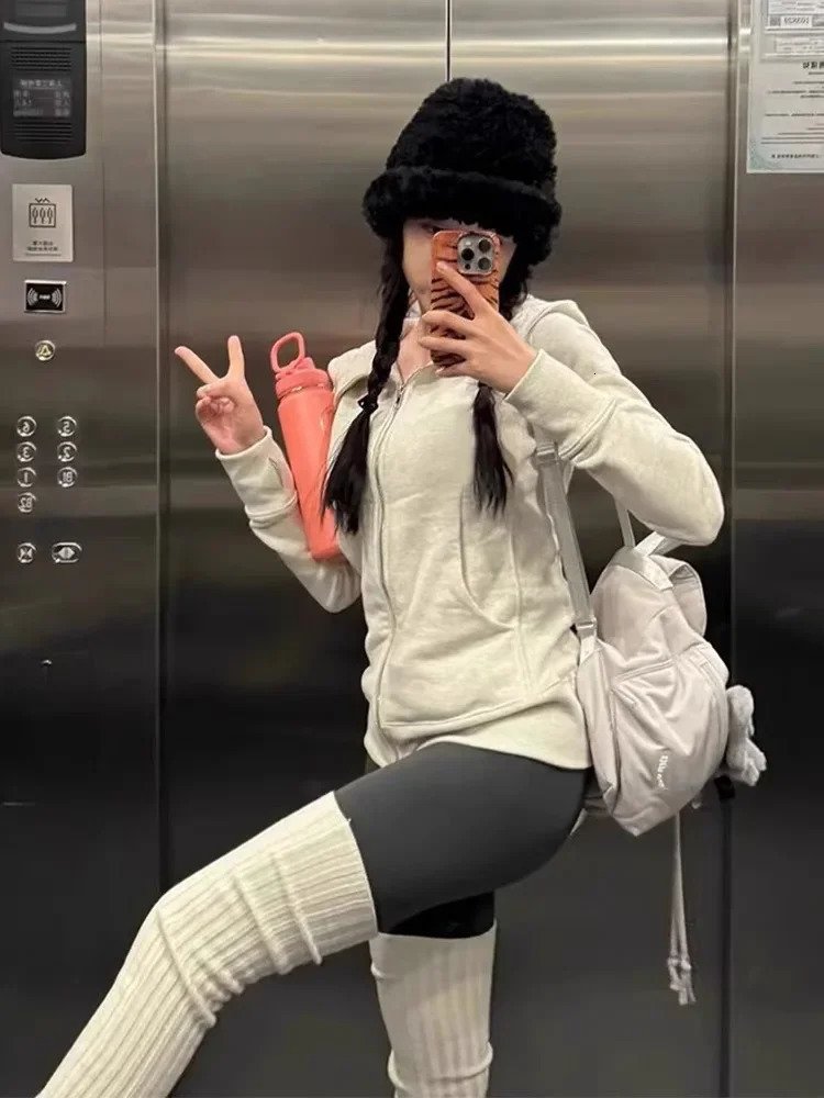 Deeptown American Vintage Cropped Hoodies Women Korean Style Streetwear Grey Zip Up Hooded Sweatshirt Casual Y2k Slim Hood Shirt 241214