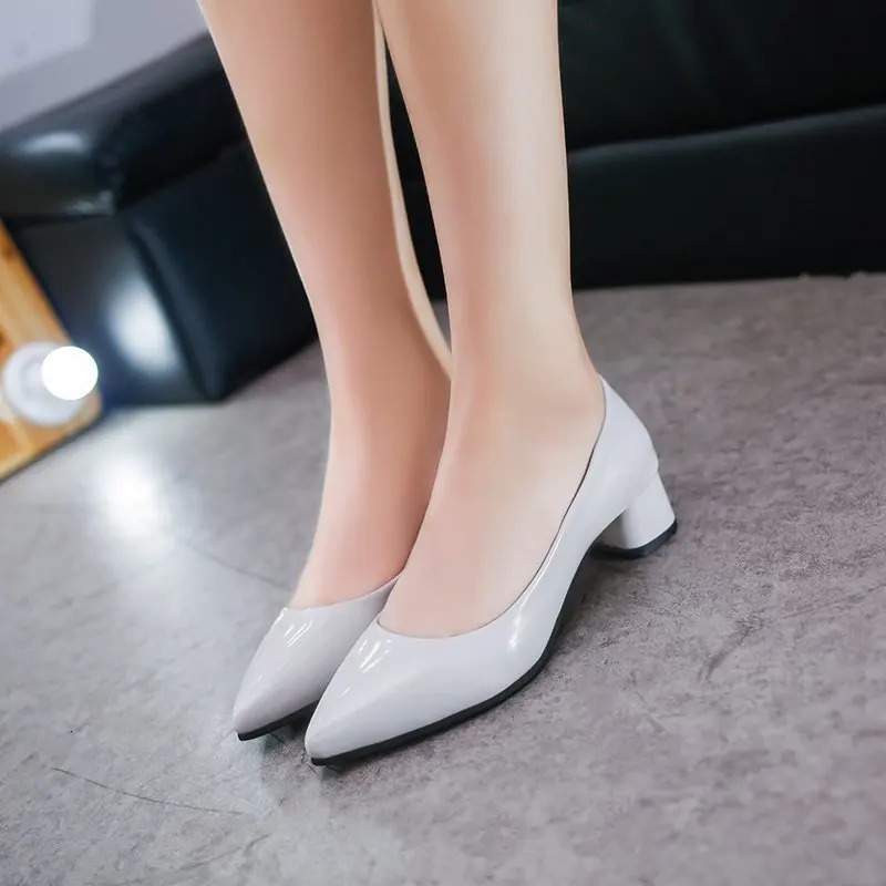 Spring and Autumn Seasonal Highlights Shallow Mouth Single Shoes Soft Leather Professional Retro Edition High Heels Womens Shoes 241213