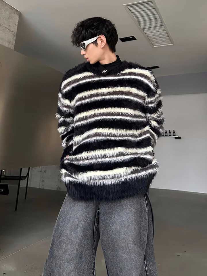 Men's Sweaters Mens Mosier black and white striped design plush sweater autumn and winter knitted top pull rod homme hiver Q241214