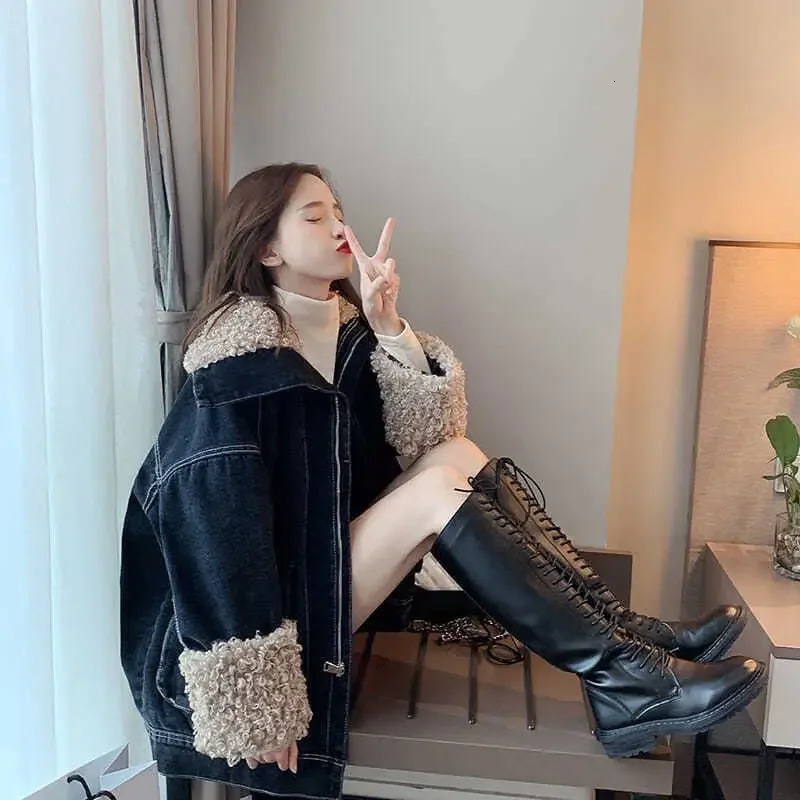 Versatile denim cotton jacket womens autumn and winter item wool lining cashmere plus size fashionable jacket 241210