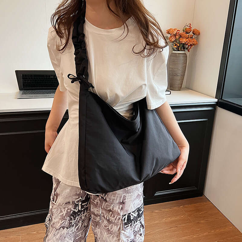 Korean version simple capacity class commuting niche nylon single shoulder crossbody large bag for women 2024 new casual versatile fashion clothing