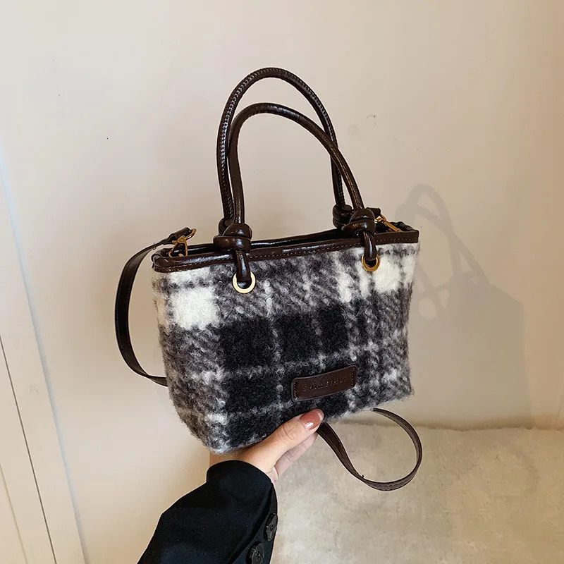 Autumn and winter new Korean style checkered bucket niche design handbag Western style fluffy leopard print bag designer shoulder bag bag