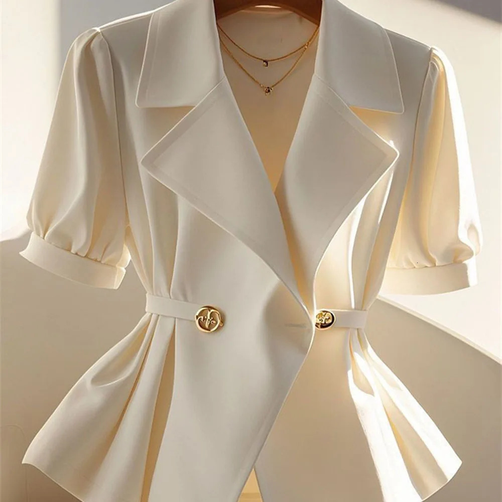2024 Summer Womens Shirt light cooking French niche unique super beautiful white jacket short sleeved waist womens shirt 241209