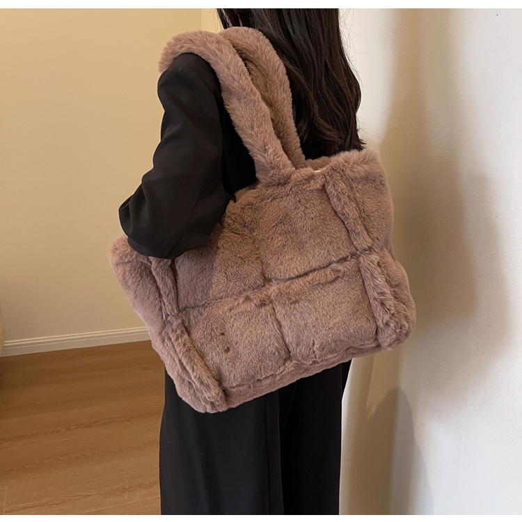 Women's Designer Solid Color Plush Lightweight Shoulder Bag Large Capacity Outdoor Leisure Handbag Women's High-quality Hot Selling Bag Shop