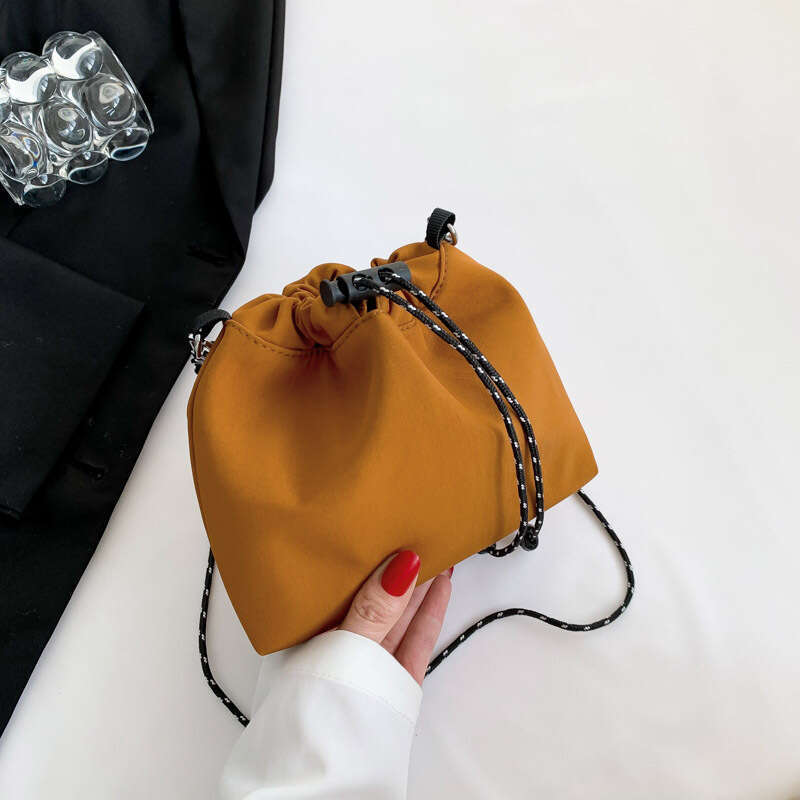 Internet celebrity nylon small bag for women, Korean style simple drawstr bucket sle shoulder crossbody phone bag, 2024 new casual versatile fashion