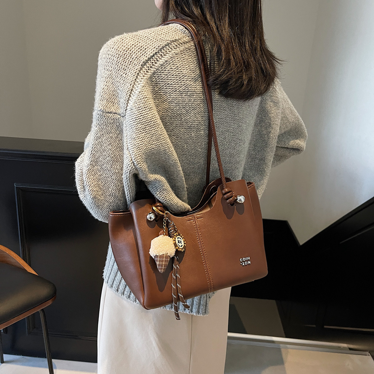 New women s autumn and winter fashion shoulder bag casual multifunctional PU solid color zipper handbag designer shoulder bag trendy bag bag