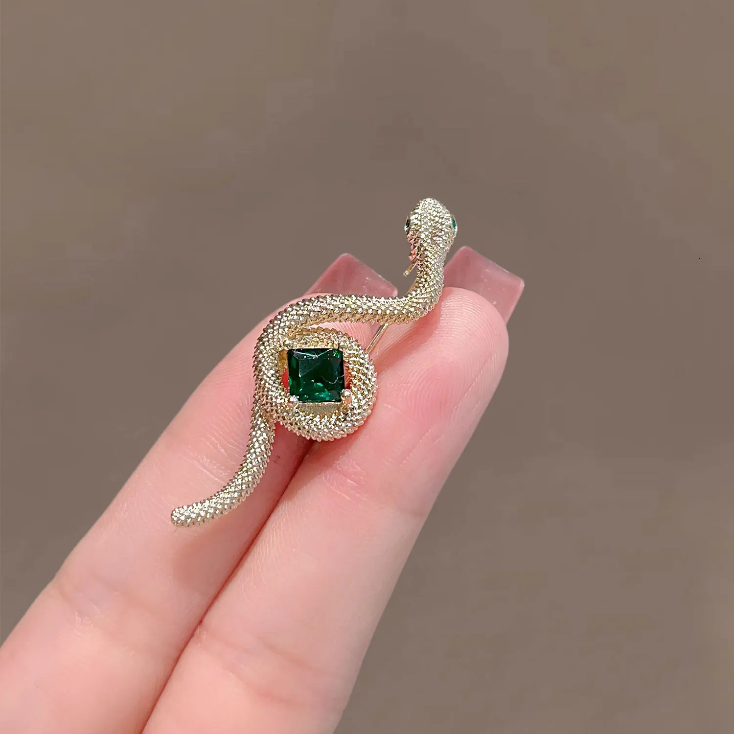 2color green purple crystal snake brooch alloy animal lapel pin womens party casual badge jewelry 241210