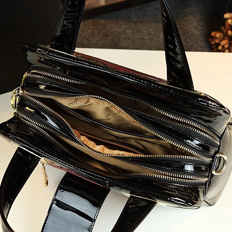 Fashion Womens Handbag Shoulder Messenger Middle aged Leather Womens Handbag Pattern Portable Boston Bag 241212