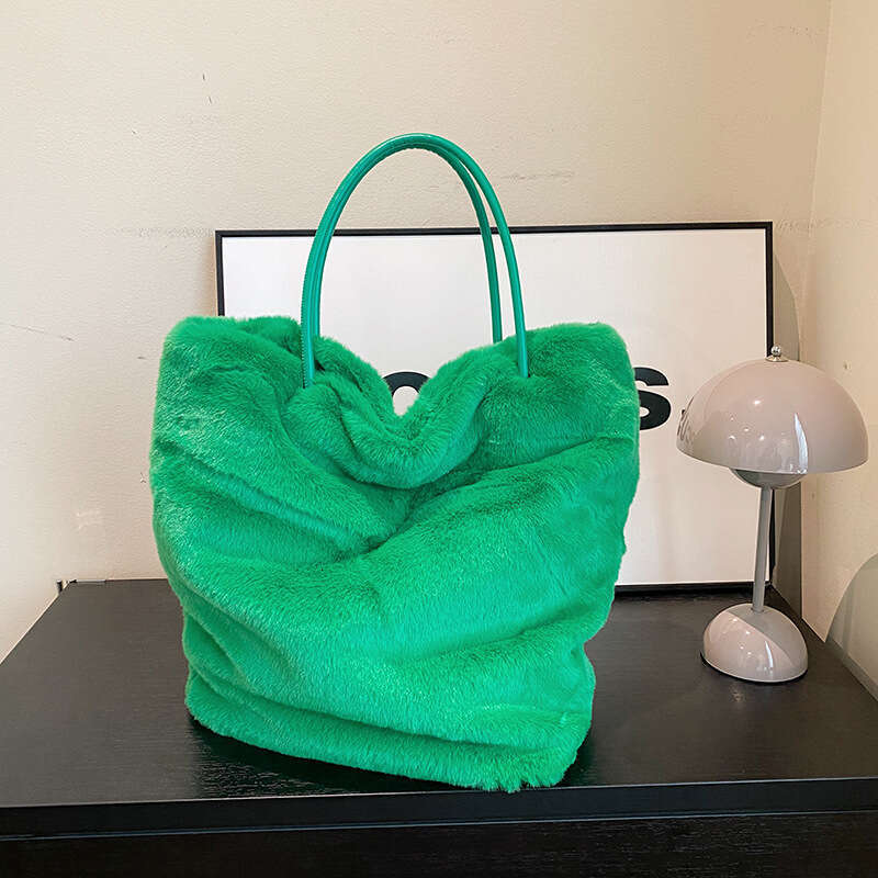 Plush Bag for Women with High Texture and Large Capacity Commuting Fury Underarm One Shoulder Tote Bag, 2024 Style Versatile New Trendy Clothing Ins