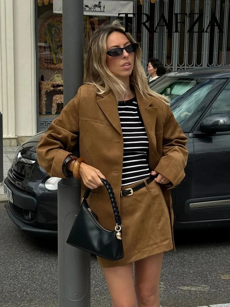 TRAFZA Womens Winter Fashion Solid Color Blazer Lapel Pocket Decorated Casual Top Loose Short Coat Street Jacket 241209