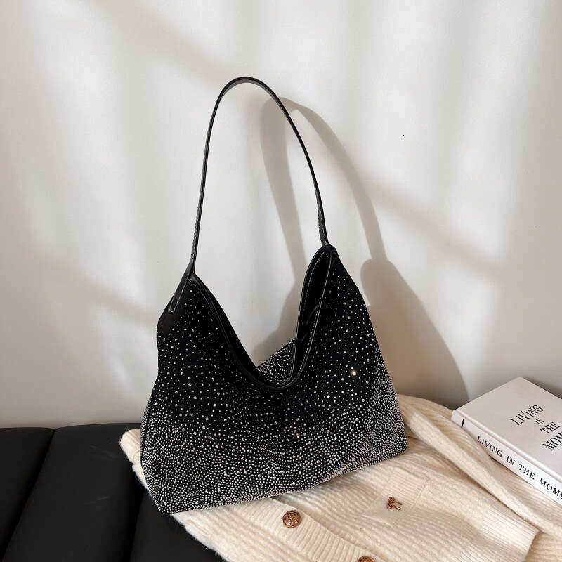 Small niche studded bright dia commuting shoulder bag, style versatile, large capacity spicy girl handbag, 2024 versatile style, new trendy clothing i