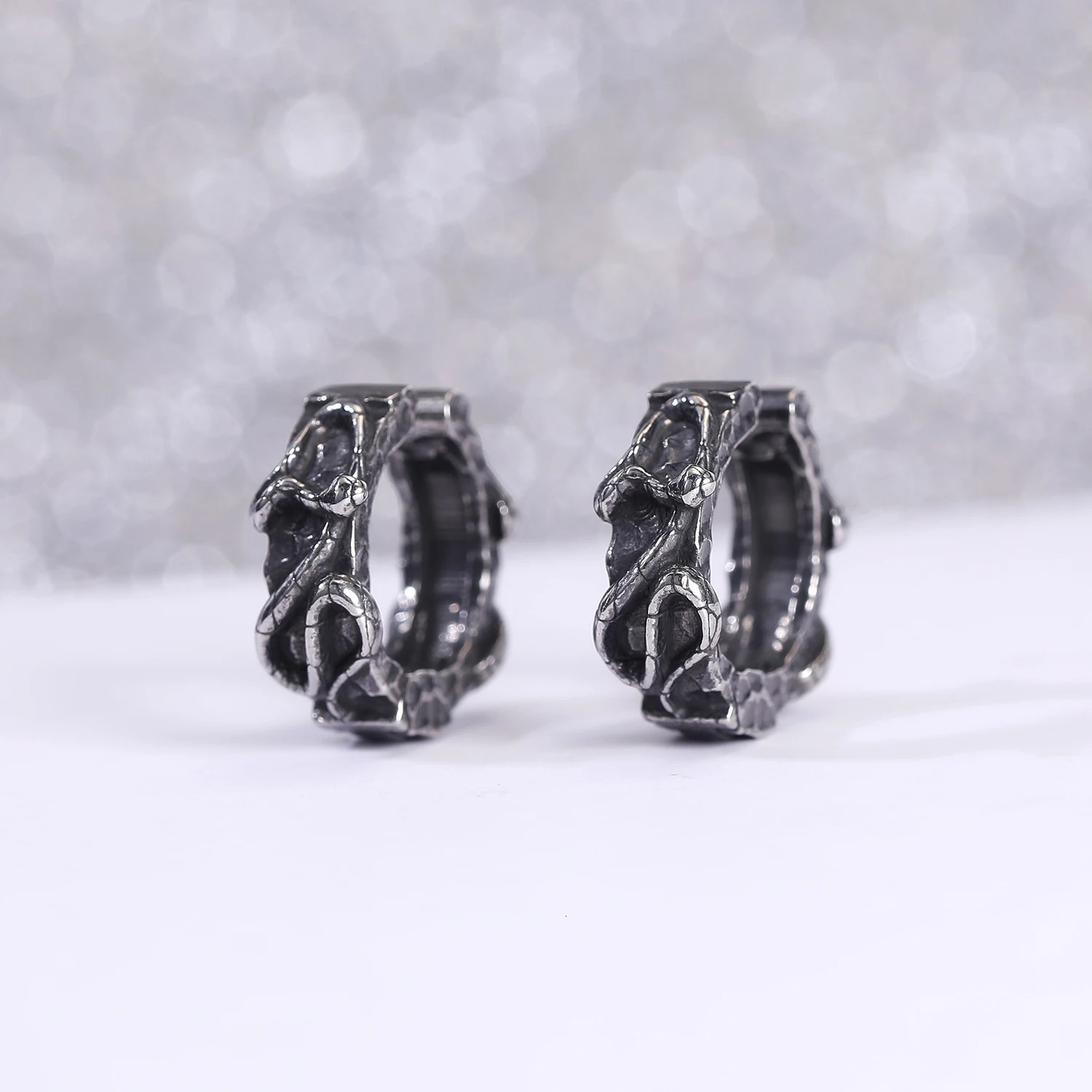 ZS 1Pair Vintage Ear Cuff Men Skull Ear Cuff Stainless Steel Ear Clip Non Piercing Jewelry Women D Gothic Ear Cuff 241214