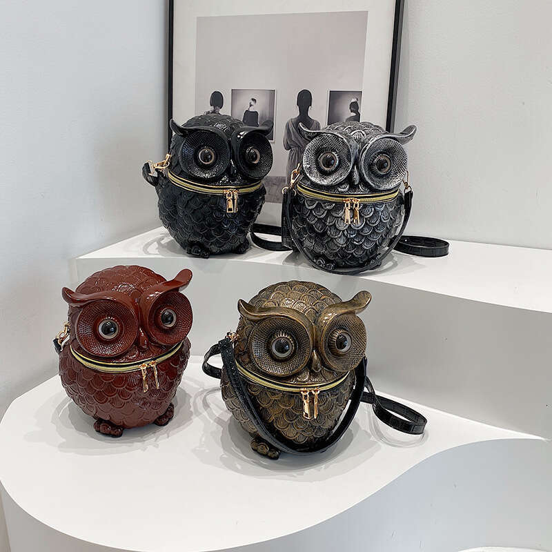 Texture niche crossbody women's Instagram personalized handbag, shoulder owl shaped relief box bag, 2024 new casual versatile fashion clothing