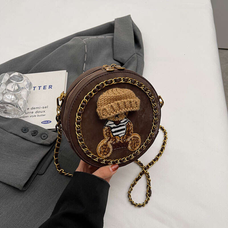 Niche high-end chain crossbody bag for women, small round cute and personalized shoulder bag, 2024 temperament versatile new trend clothing ins