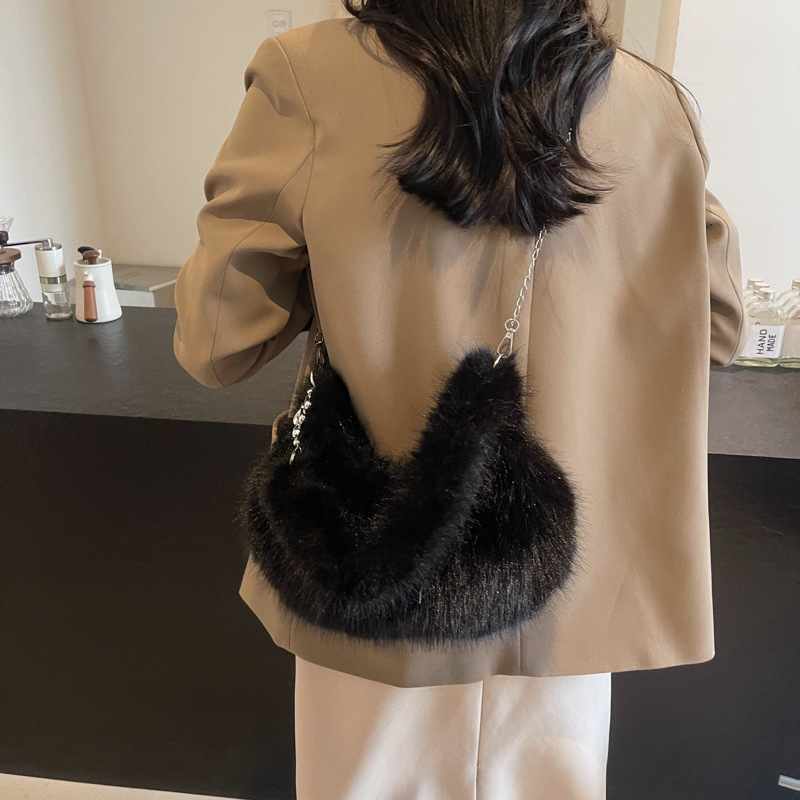 New autumn and winter collection, cute Korean women's zipper bag, large capacity fur crossbody shoulder bag