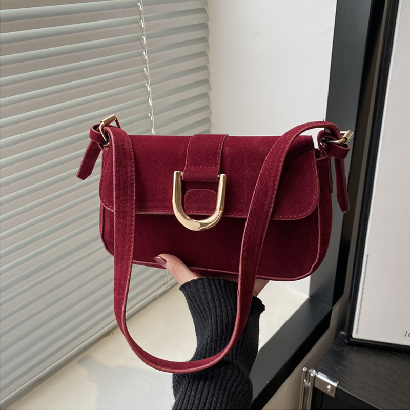 New Women s Korean Edition Retro Burial Horseshoe Buckle Portable Underarm Shoulder Crossbody Bag Designer Shoulder Bag bag