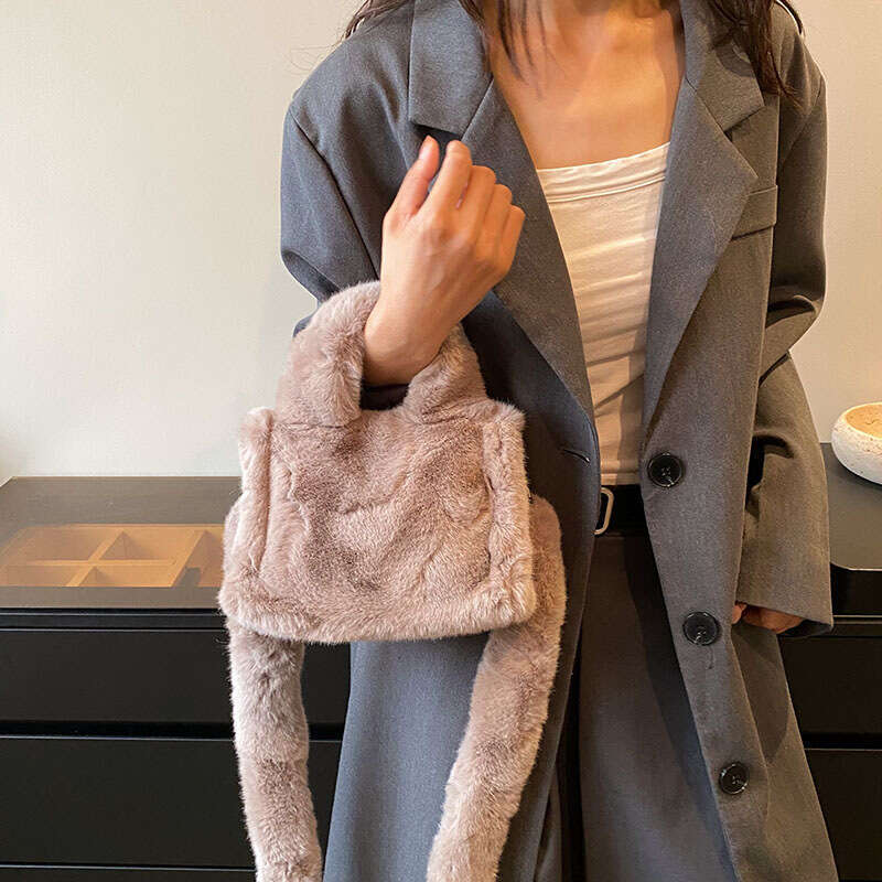 Plush handbag for women, trend, trendy, cool, versatile, tote niche plush single shoulder crossbody bag, 2024 new style, chic and elegant clothing