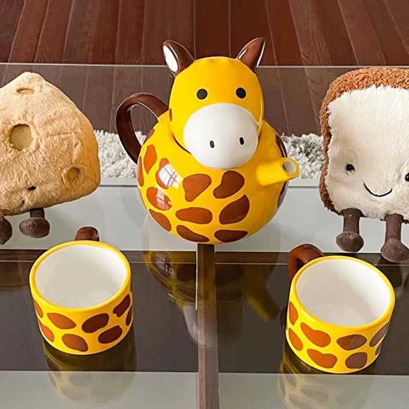 Creative and cute giraffe shaped design ceramic teapot with 2 cups of tea set Kawaii cartoon g childrens gift Y241214