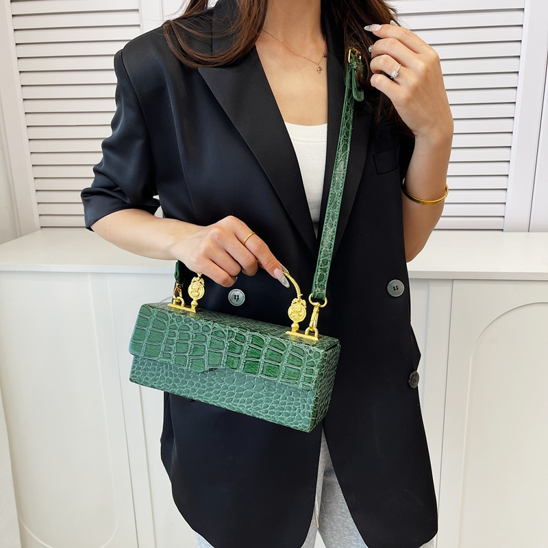 New black crocodile pattern oblique fashion box mouth red envelope designer handbag and wallet quality Pu leather bag designer shoulder bag bag