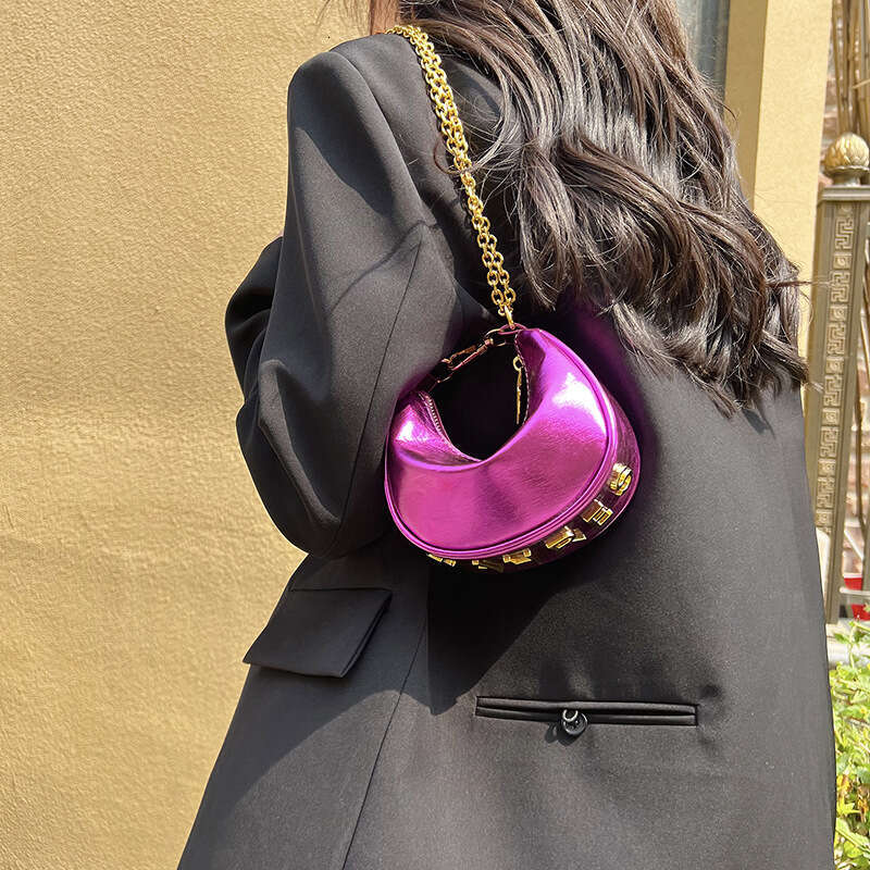 Summer cool women's Instagr, super hot and shiny, one cross shoulder crescent shaped dumpg armpit bags, 2024 temperent versatile new trendy cloth