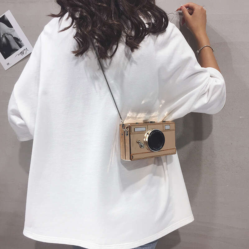 Crossbody women's wholesale niche design retro camera ins trendy chain small square box bag 2024 new casual versatile fashion clothing