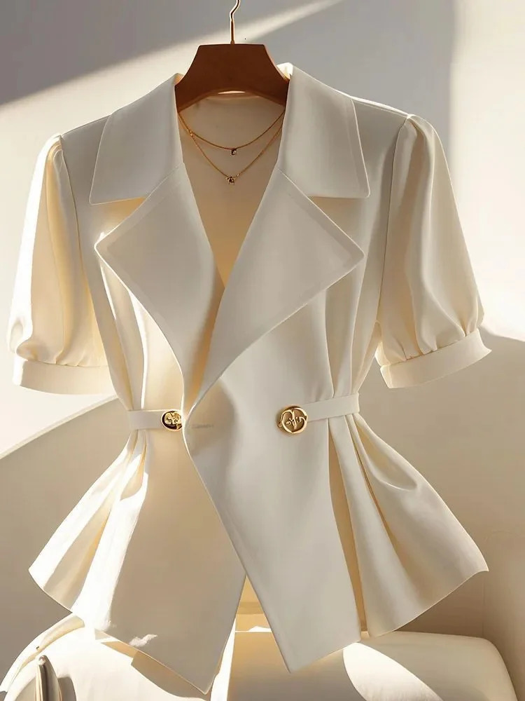 2024 Summer Womens Shirt light cooking French niche unique super beautiful white jacket short sleeved waist womens shirt 241209